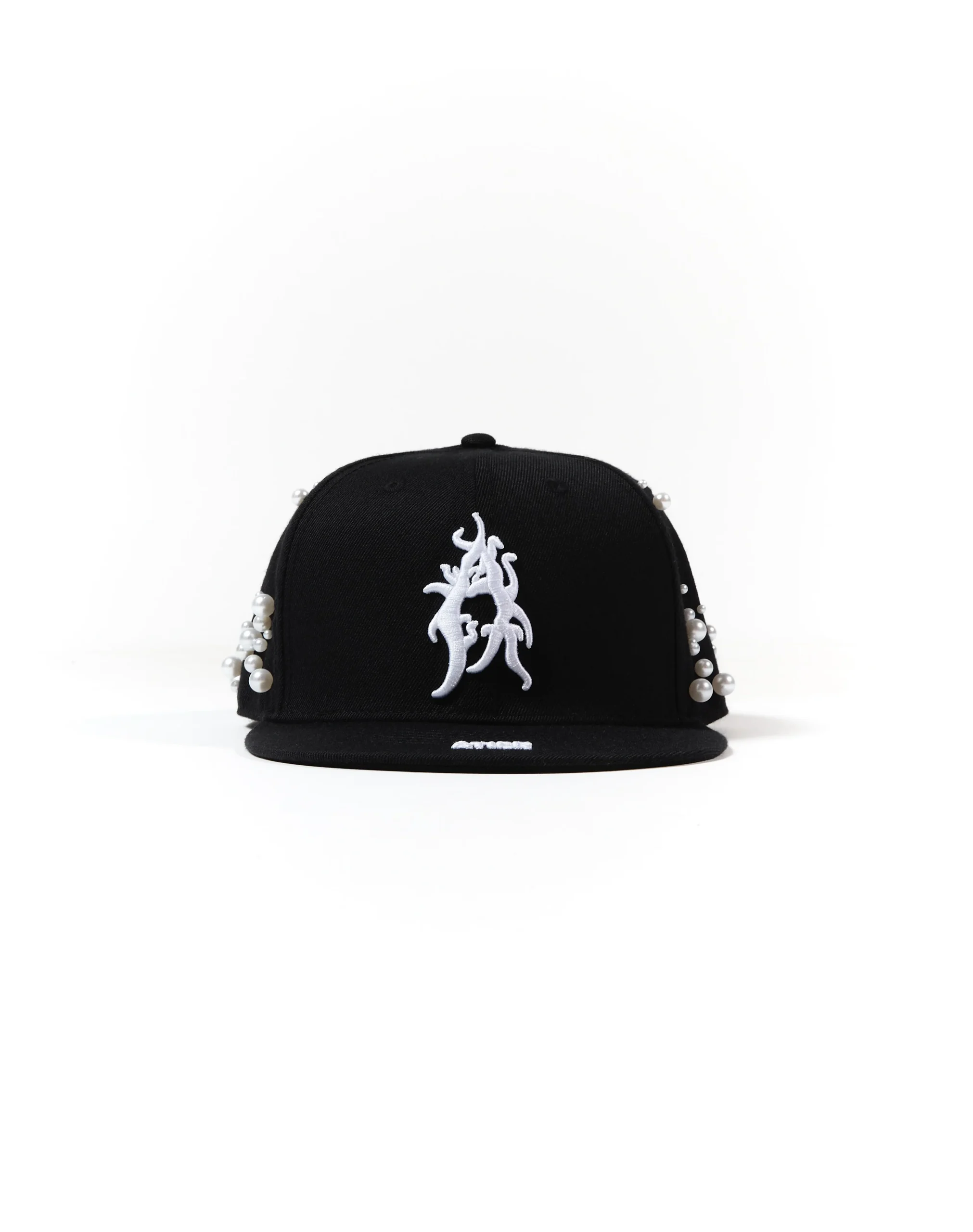 Cappello con ricami 3D e perle rivettate - immagine 2