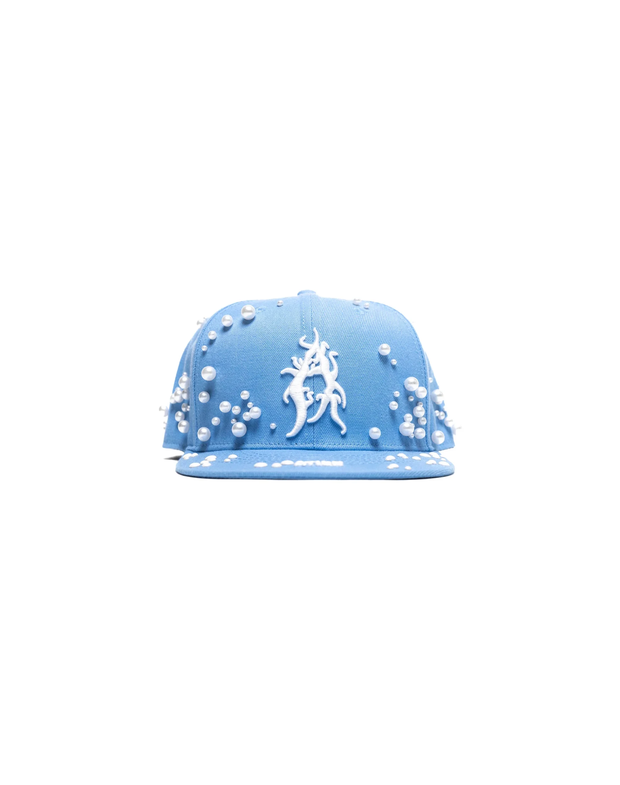 Cappello con ricami 3D, perle e mezze perle applicate - immagine 2